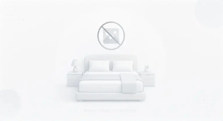 Queen Room - Accessible/Smoking